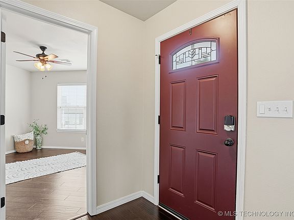 5th image of 2816 W Charlotte St