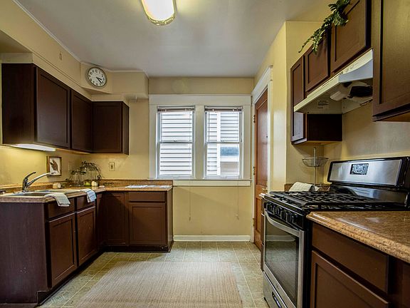 5th image of 926 Sigsbee St SE
