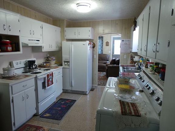 2nd image of 150 Cherry St