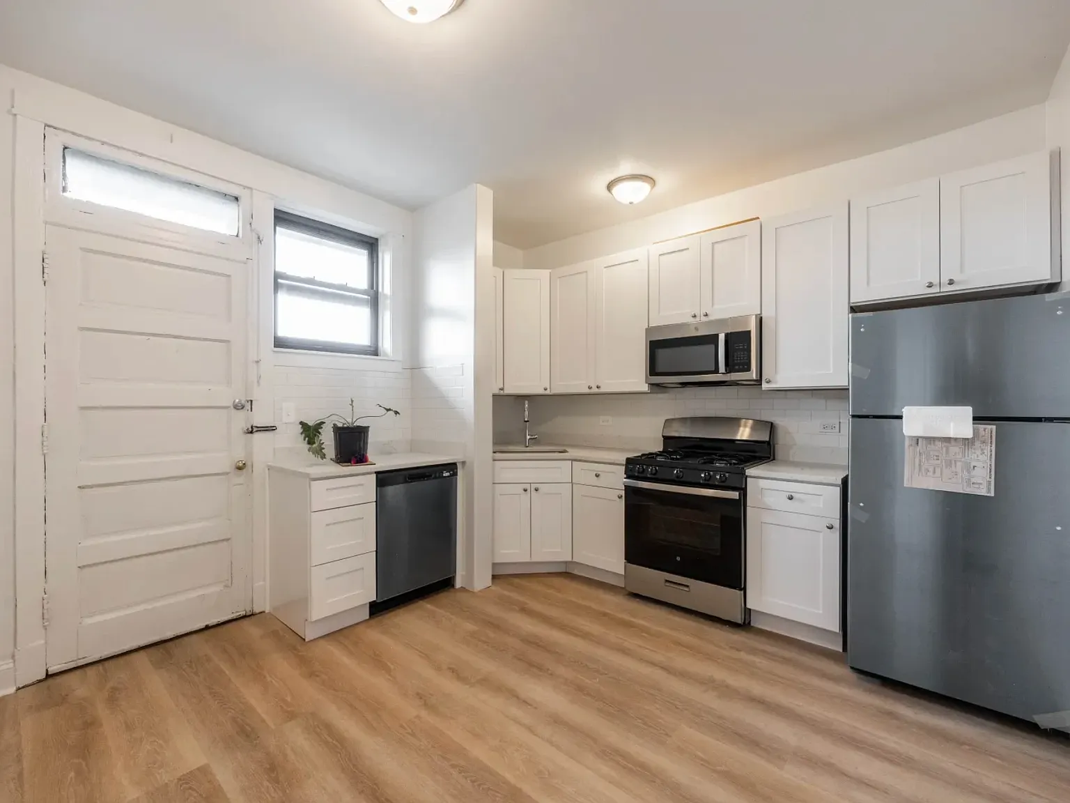 2 bed, 908 sqft, $2,895 — Photo 1