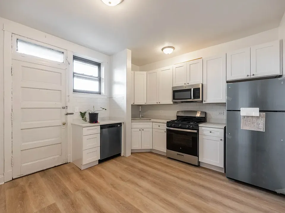 2644 N Milwaukee Ave #3