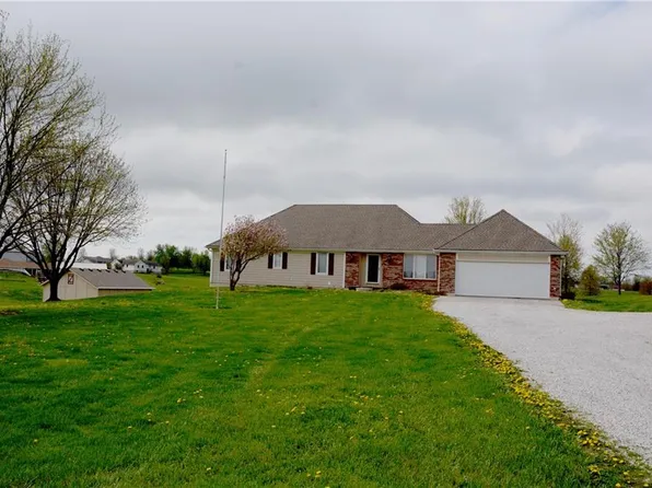 6954 Oakwood Dr, Odessa, MO 64076