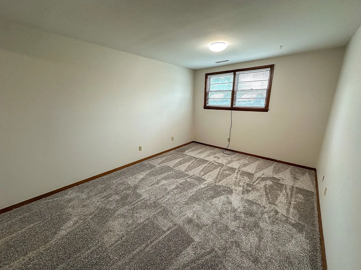 218 Hyland — Photo 3
