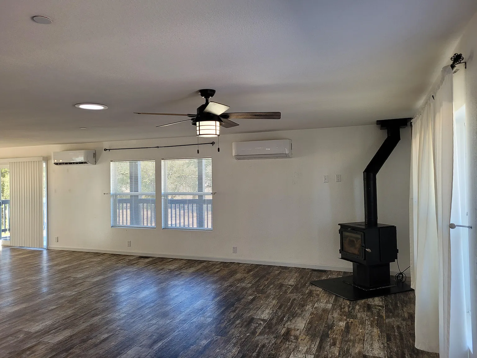 4 bed, 2.5 bath, 2005 sqft, $3,550 — Photo 4