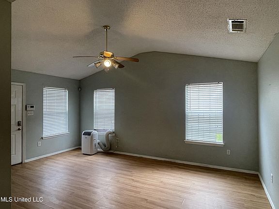 3rd image of 10636 Red Bud Ct