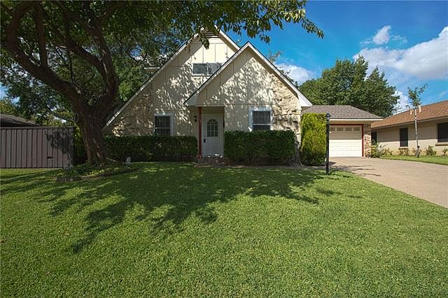 1st image of 2421 Newcastle Dr