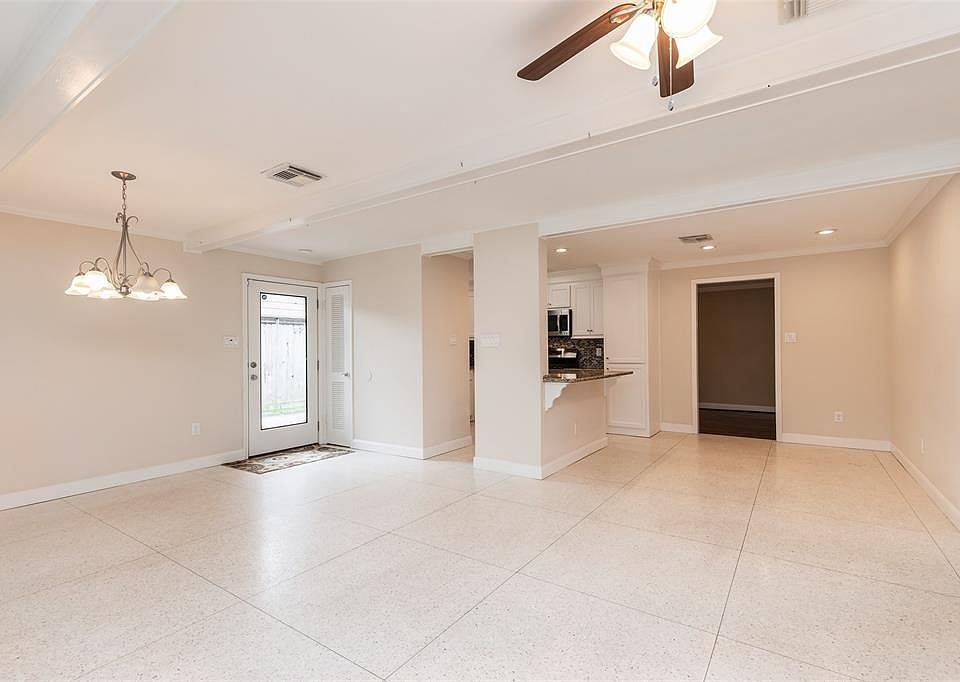 1st image of 8511 Mullins Dr