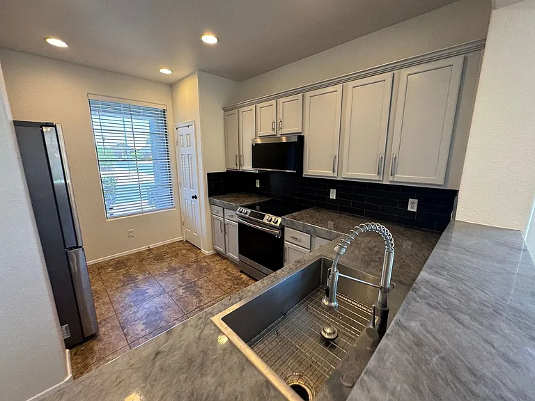 4133 E Cherry Hills Dr — Photo 2