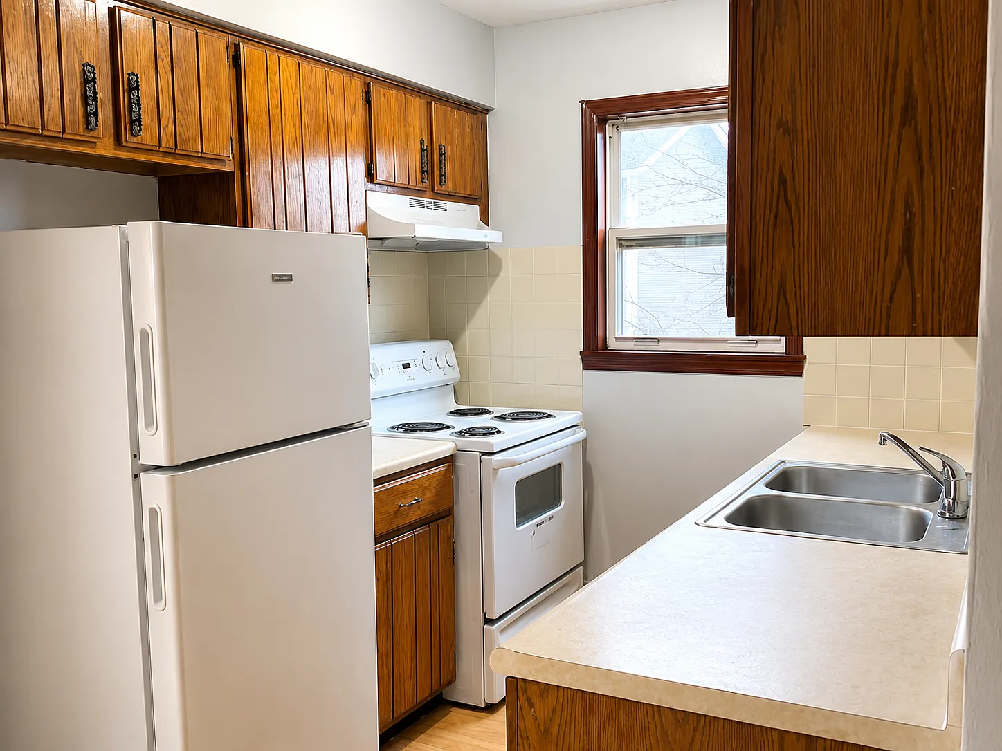 2 bed, 650 sqft, $1,820 — Photo 1