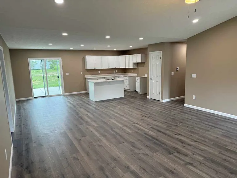 516 Cherry Ln — Photo 3