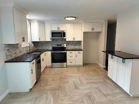 5th image of 218 Pleasant St