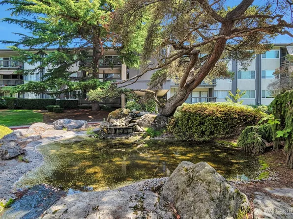 2500 81st Avenue SE #329, Mercer Island, WA 98040