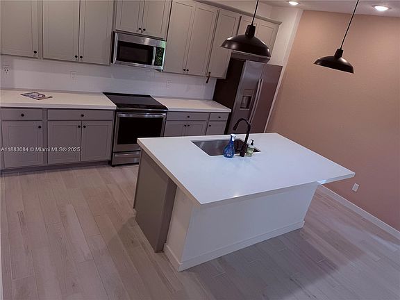 3rd image of 2364 SE Union Park Dr