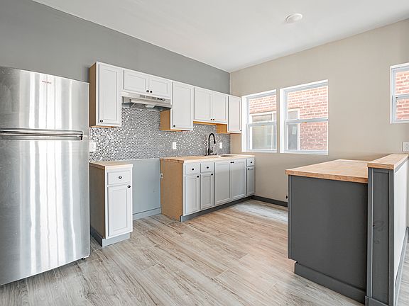 2nd image of 14620 Lakeshore Blvd #3