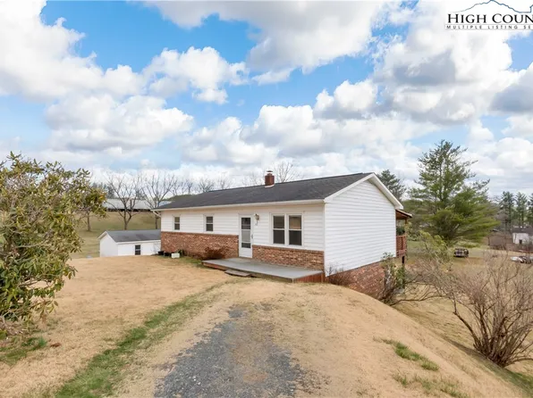 186 Jefferson Apparel Road, Crumpler, NC 28617