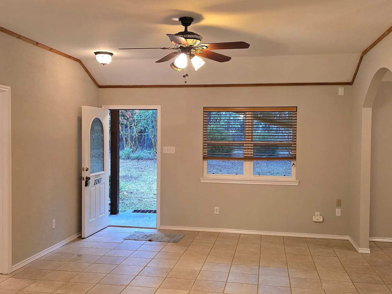 3 bed, 2.0 bath, 2132 sqft, $2,900 — Photo 2