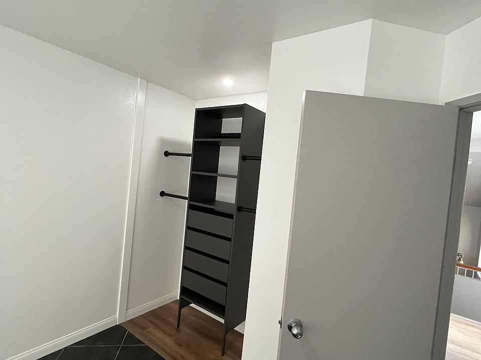 1st image of 45659 Victoria Ave