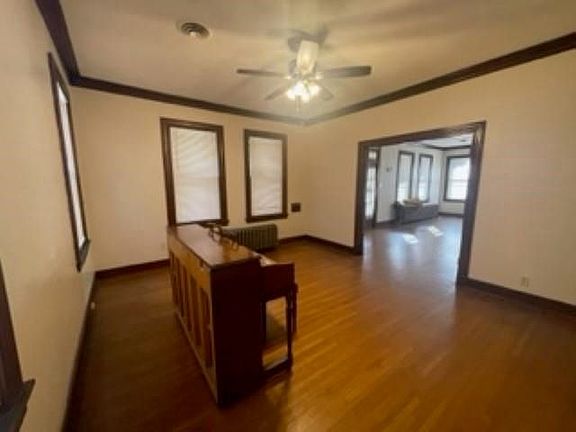 4th image of 1676 Parkway Ave