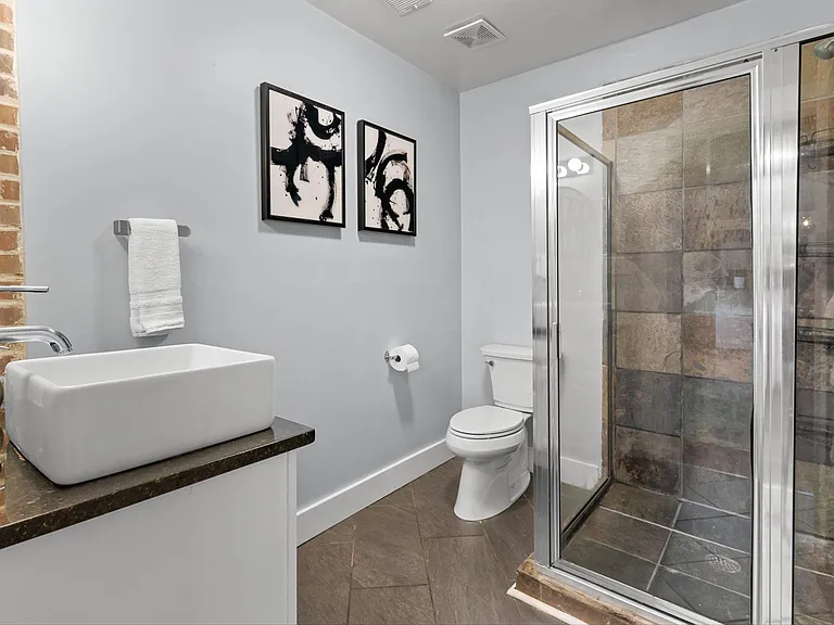 343 King St #C — Photo 16