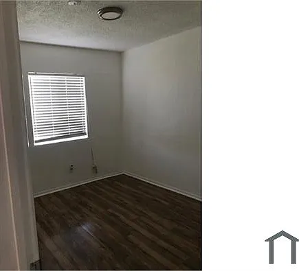 1150 W 88th St #8 — Photo 2