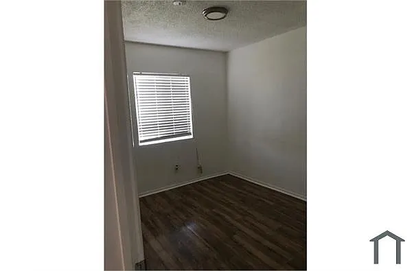 Building Photo - 1150 W 88th St #8