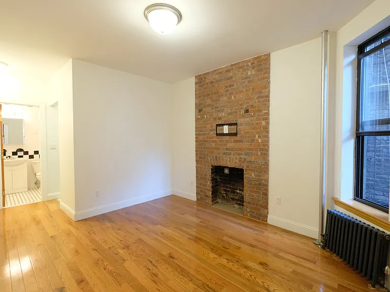 237 W 20th St #3B — Photo 3