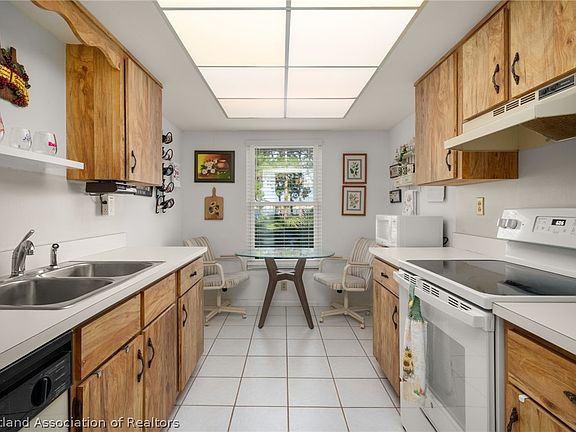 5th image of 3805 Edgewater Dr