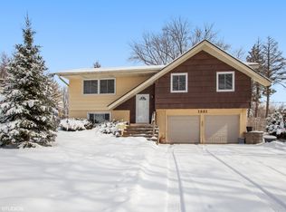 1331 Fairlane Dr, Schaumburg, IL 60193