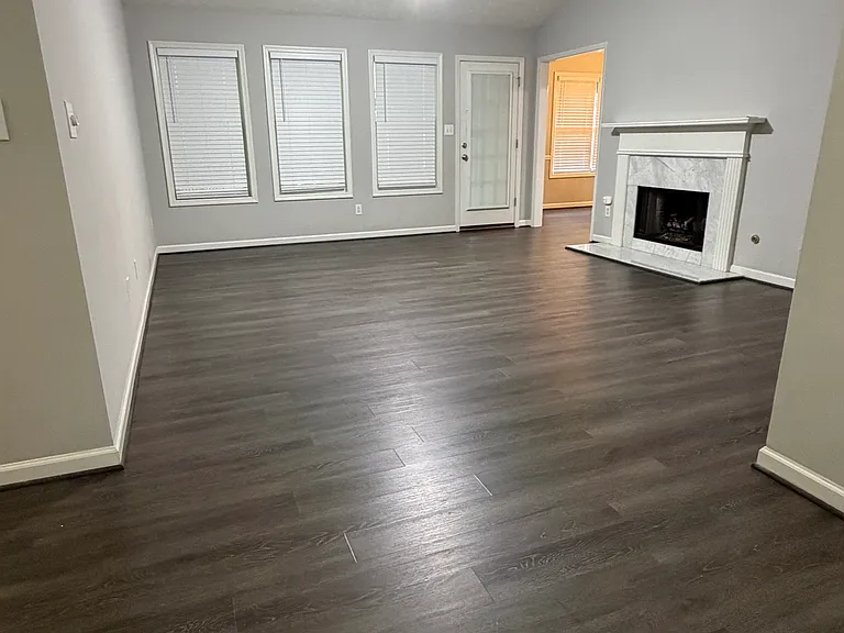 387 Ayelsbury Ct — Photo 4