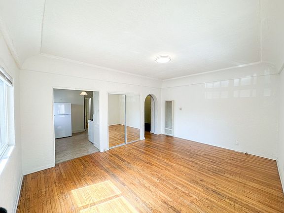 5th image of 350 N Orange Grove Ave #4