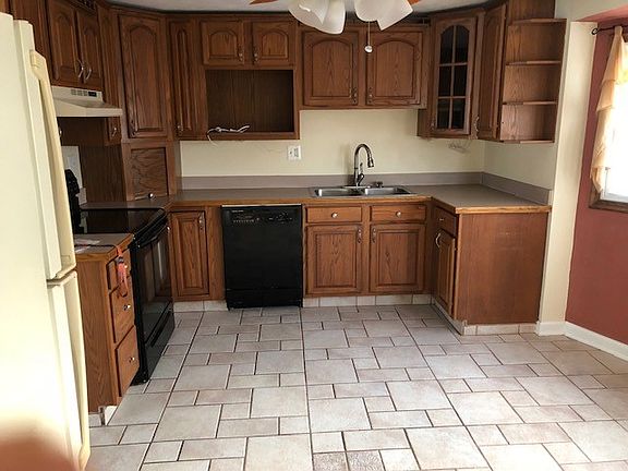 3rd image of 4760 Casimir Cir