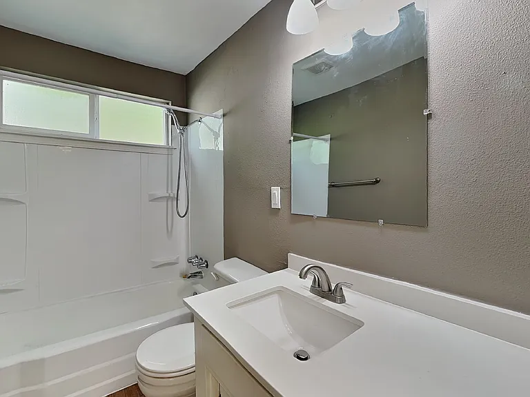 102 Summit Ave N #8 — Photo 8