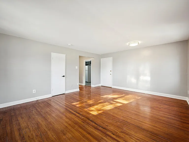 121 Forest Ave #2A — Photo 2