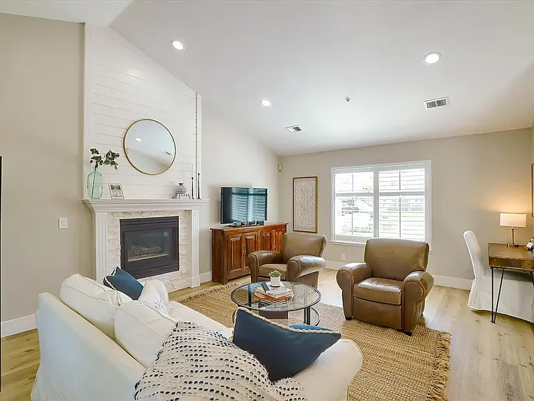 16940 Pine Way — Photo 6