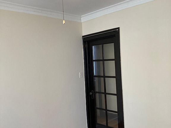 4th image of 2127 Oak Park Ave #3H