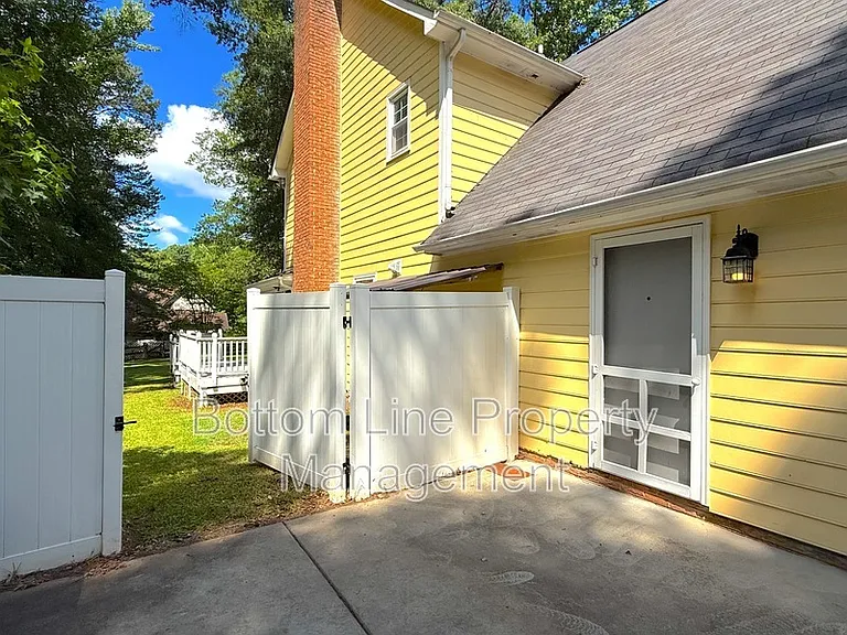 2321 Heathershire Ln — Photo 25