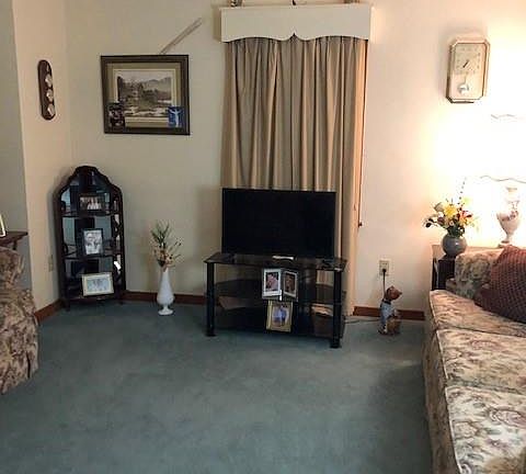 4th image of 1317 Linden Ave
