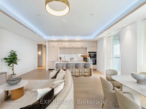 399 Royal Orchard Blvd #418, Markham, ON L3T 3C9