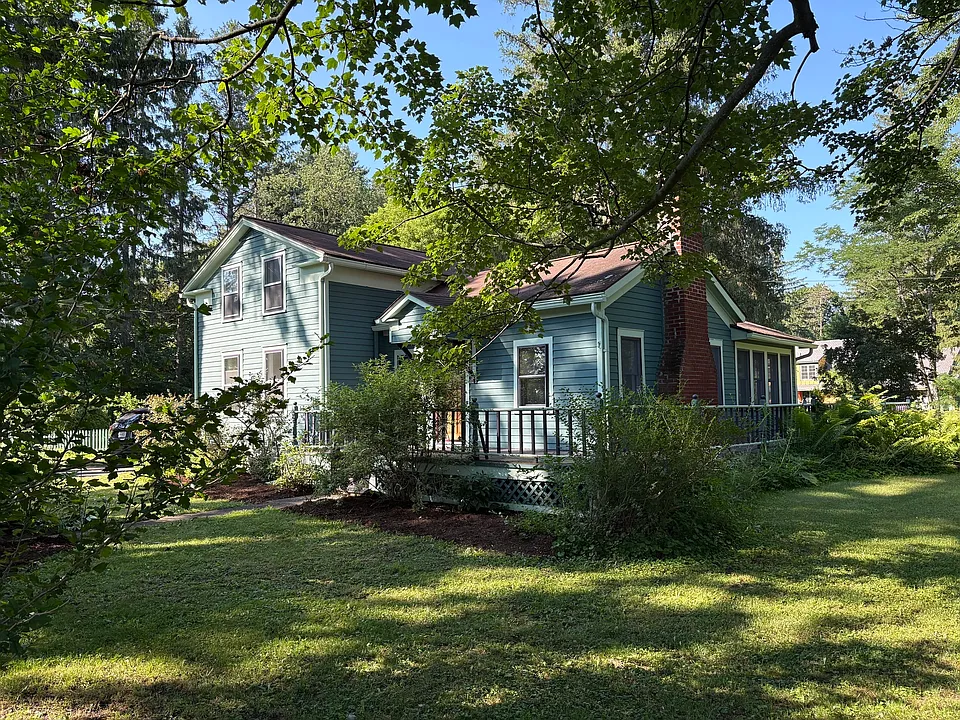 4 Mill St