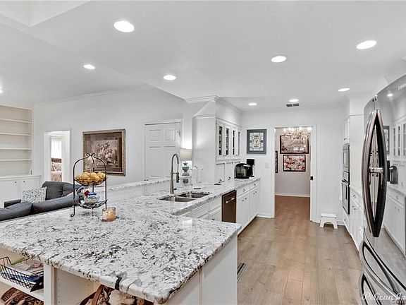 5th image of 465 Shenandoah Dr