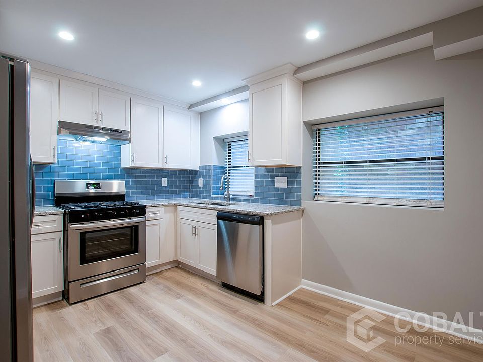 1st image of 886 Saint Charles Ave NE #8