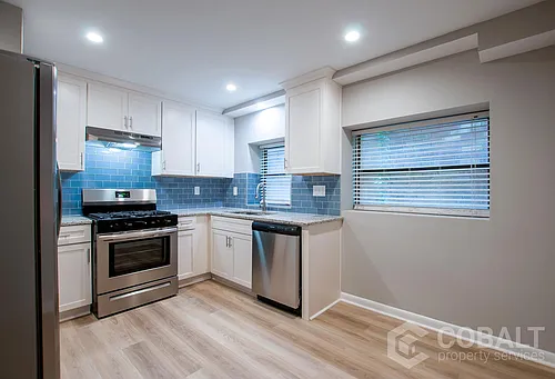 886 Saint Charles Ave NE Photo 1