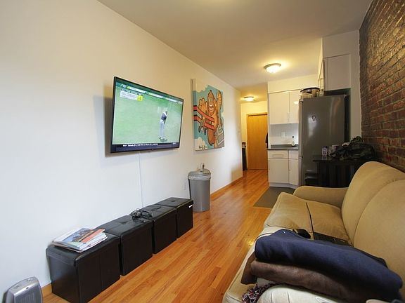 4th image of 167 Elizabeth St #5N