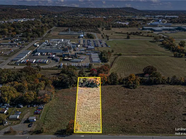 725 S Macon Ave, Russellville, AR 72802