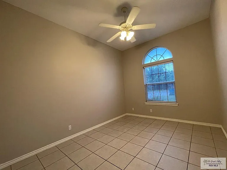 4950 Daffodil Dr #SINGLE FAMILY — Photo 10