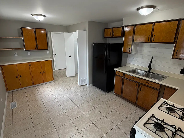 2504 Campbell Dr — Photo 8