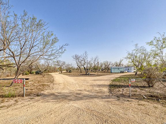 3rd image of 1509 Westward Trail
