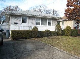 252 Whitehall St, Lynbrook, NY 11563