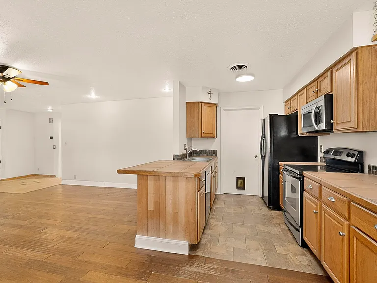 6500 Martin Ct NE — Photo 11