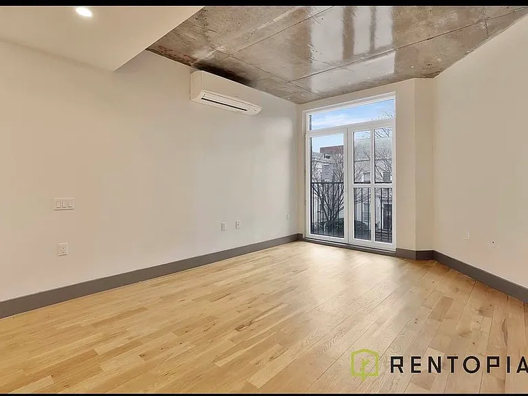 338 Evergreen Ave #233 — Photo 2